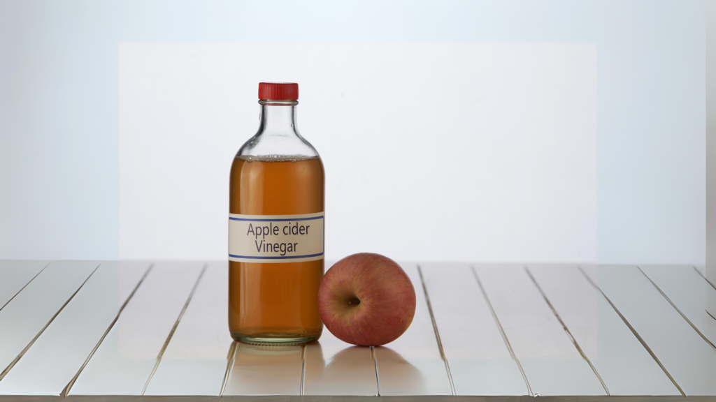 an image showing vinegar and an apple